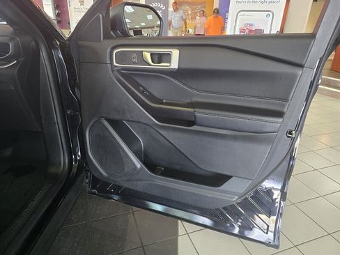 Used 2020 Ford Explorer XLT w/ Equipment Group 202A AWD/4WD image 14