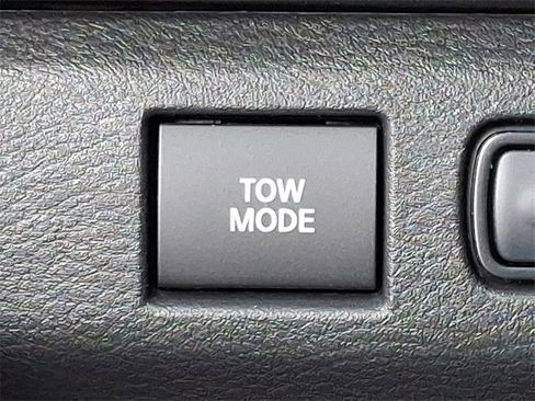 Certified 2025 Nissan Frontier PRO-4X w/ Tow Package image 25