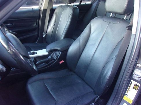 Used 2013 BMW 320i 320i Sedan image 9