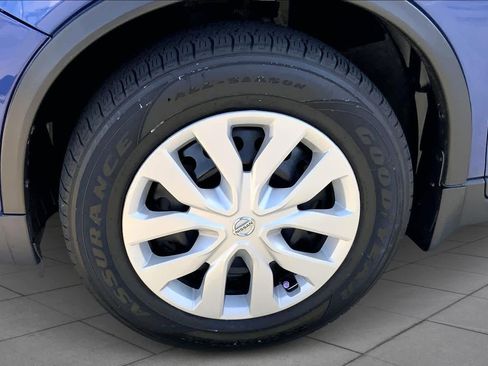 Used 2019 Nissan Rogue S image 10