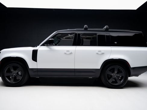 Used 2023 Land Rover Defender 130 SE image 18