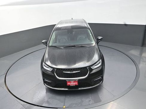 Used 2023 Chrysler Pacifica Touring-L FWD image 23