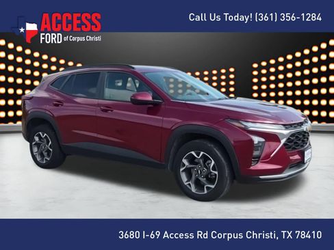 Used 2024 Chevrolet Trax LT FWD image 2