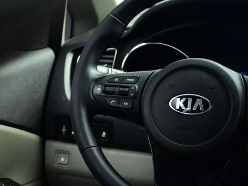 Used 2020 Kia Sedona EX image 11