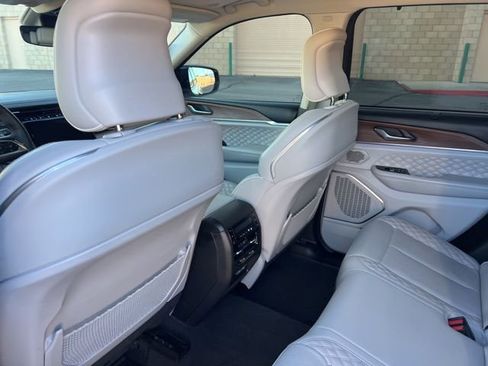 Used 2022 Jeep Grand Cherokee Summit w/ Luxury Tech Group V image 21