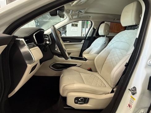 Used 2023 Jaguar F-PACE S AWD/4WD image 4