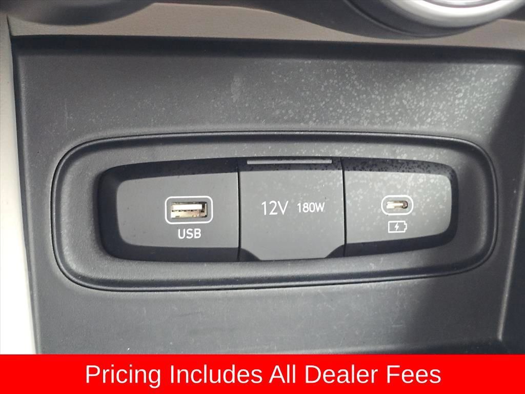 Certified 2023 Hyundai Venue SEL FWD image 18
