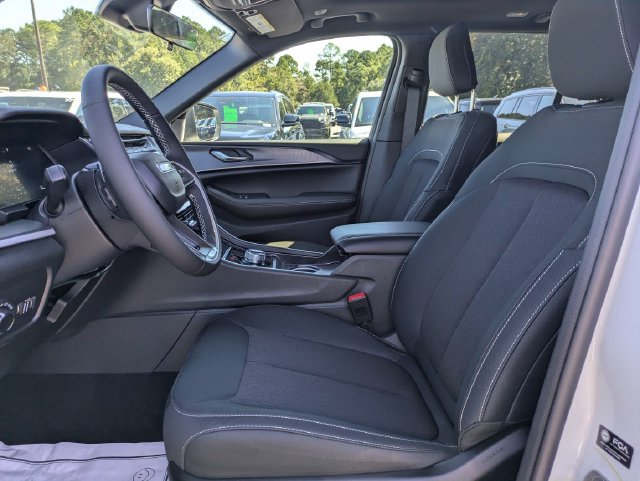 New 2027 Jeep Grand Cherokee Laredo X RWD image 20