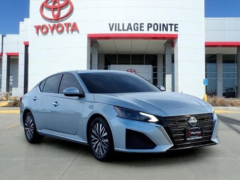 Used 2023 Nissan Altima 2.5 SV image 8