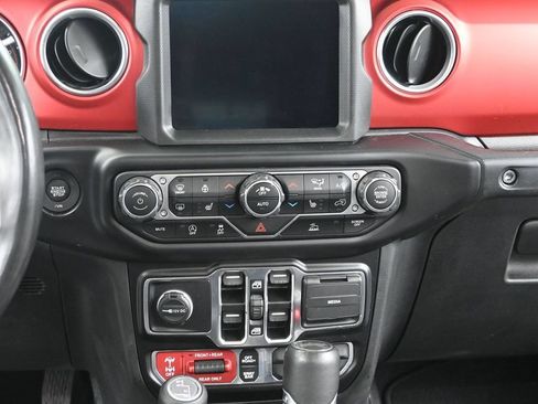Used 2022 Jeep Wrangler Unlimited Rubicon w/ LED Lighting Group AWD/4WD image 28