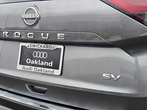Used 2022 Nissan Rogue SV FWD image 14