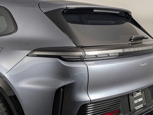 New 2026 Porsche Cayenne Turbo AWD/4WD image 16