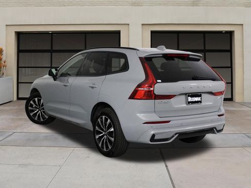 Used 2025 Volvo XC60 B5 Core AWD/4WD image 2