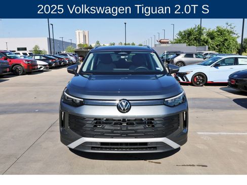 Used 2025 Volkswagen Tiguan S FWD image 2