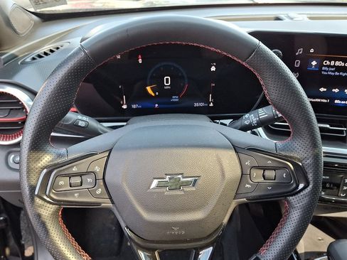 Used 2024 Chevrolet Trax RS w/ Sunroof Package FWD image 19