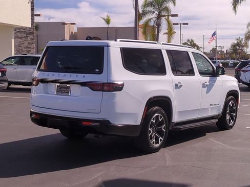 Used 2024 Jeep Wagoneer L Series III w/ Flexible Seating Group image 6