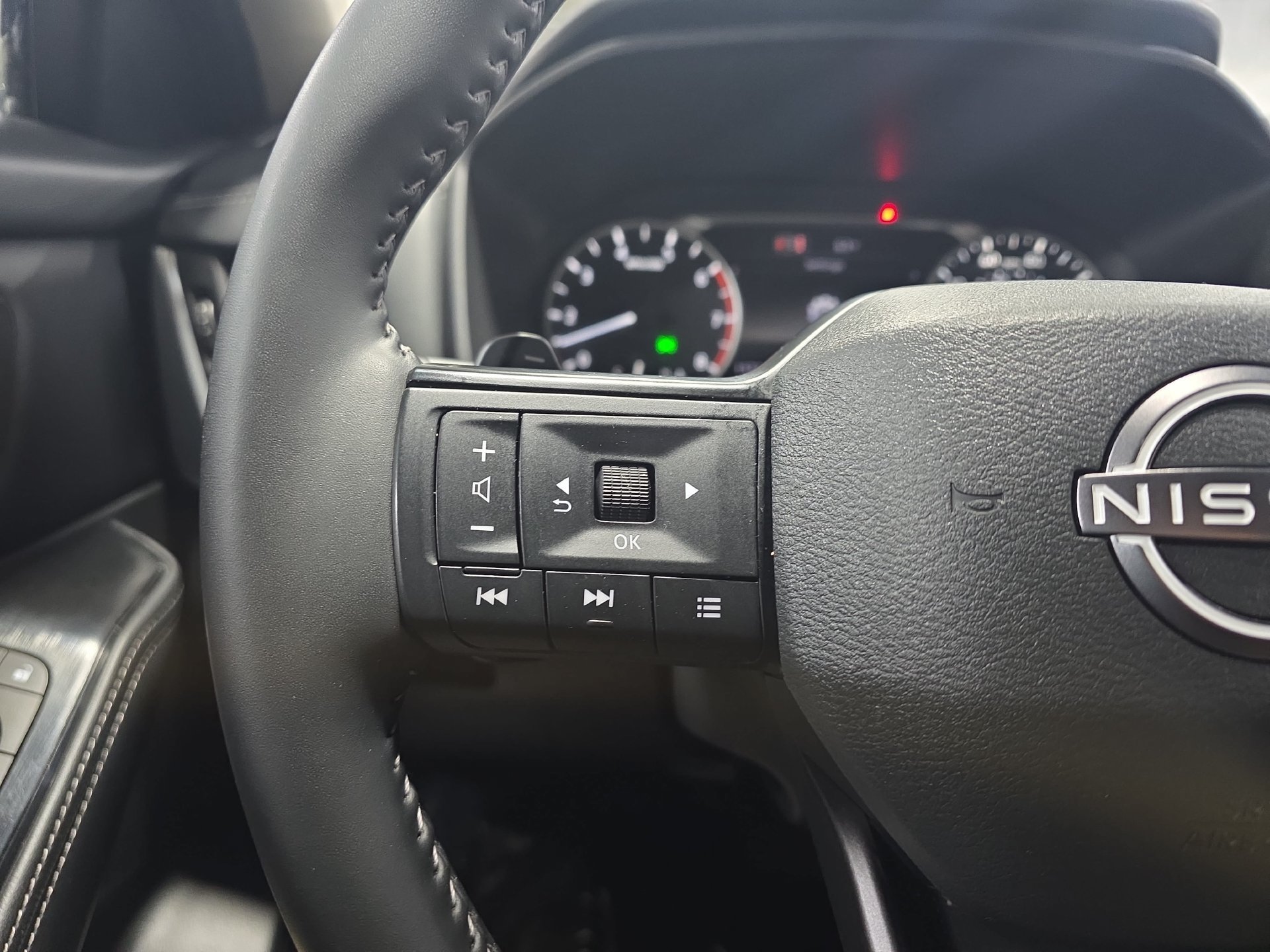 Certified 2026 Nissan Rogue SV FWD image 17