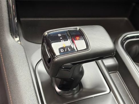Used 2023 GMC Sierra 1500 AT4 w/ Technology Package AWD/4WD image 17
