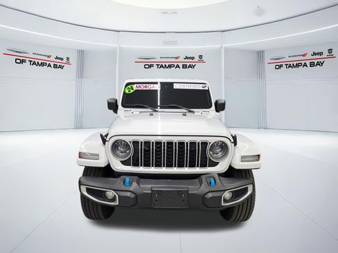 Used 2024 Jeep Wrangler Unlimited Sahara AWD/4WD image 8