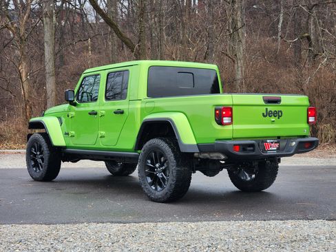 Used 2025 Jeep Gladiator Nighthawk image 2