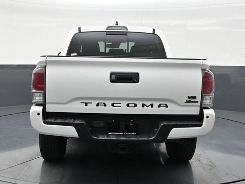 Used 2020 Toyota Tacoma TRD Sport w/ Technology Package RWD image 4