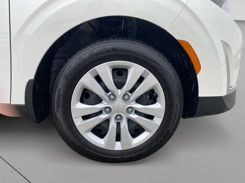 Certified 2024 Kia Soul LX FWD image 9