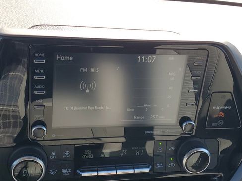 Used 2021 Toyota Highlander LE image 16