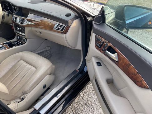 Used 2014 Mercedes-Benz CLS 550 4MATIC image 9