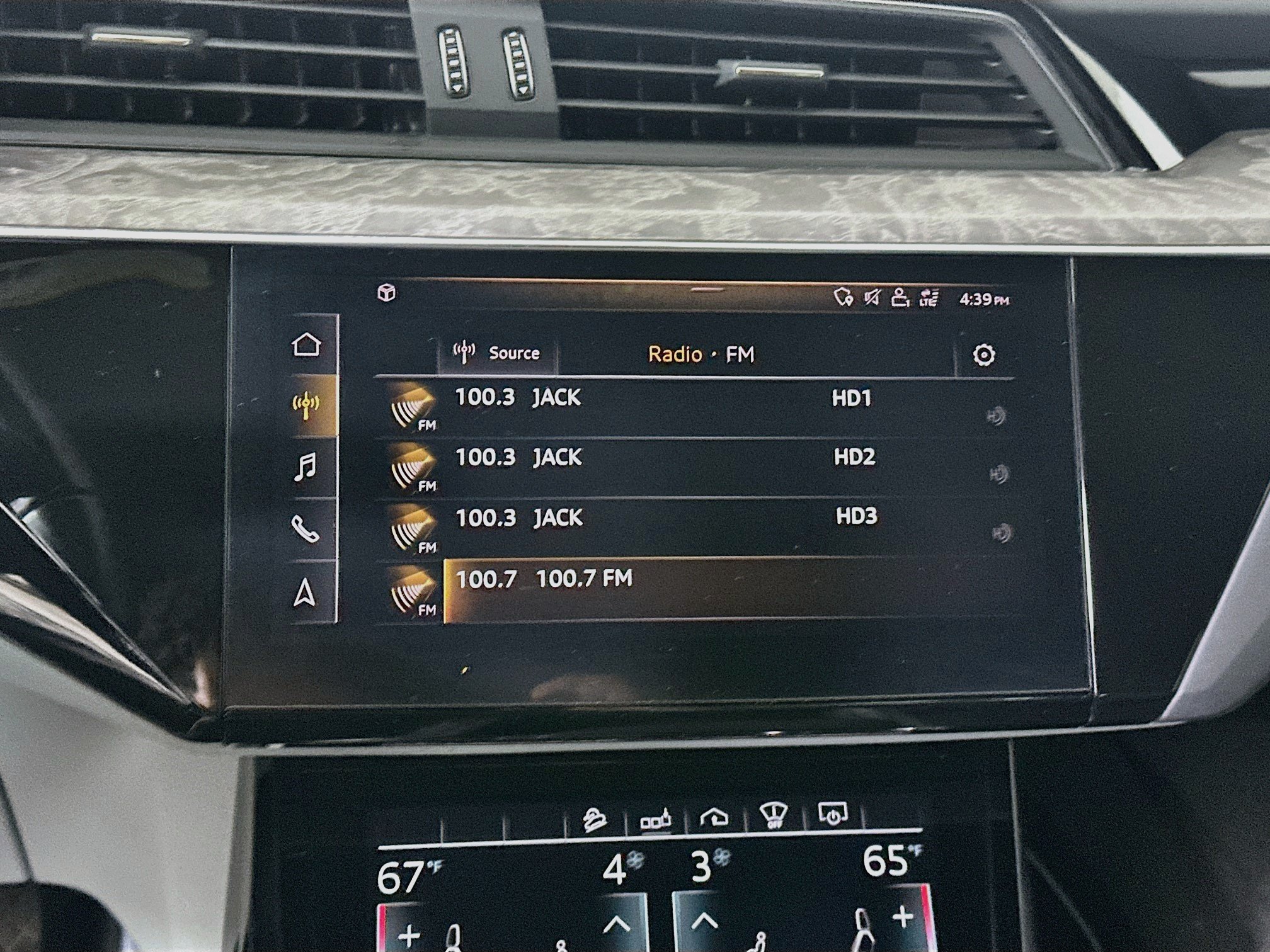 Used 2020 Audi e-tron Prestige w/ Prestige Package AWD/4WD image 19