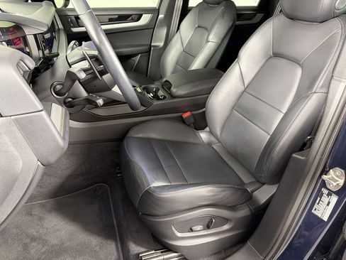 Certified 2024 Porsche Cayenne AWD/4WD image 5