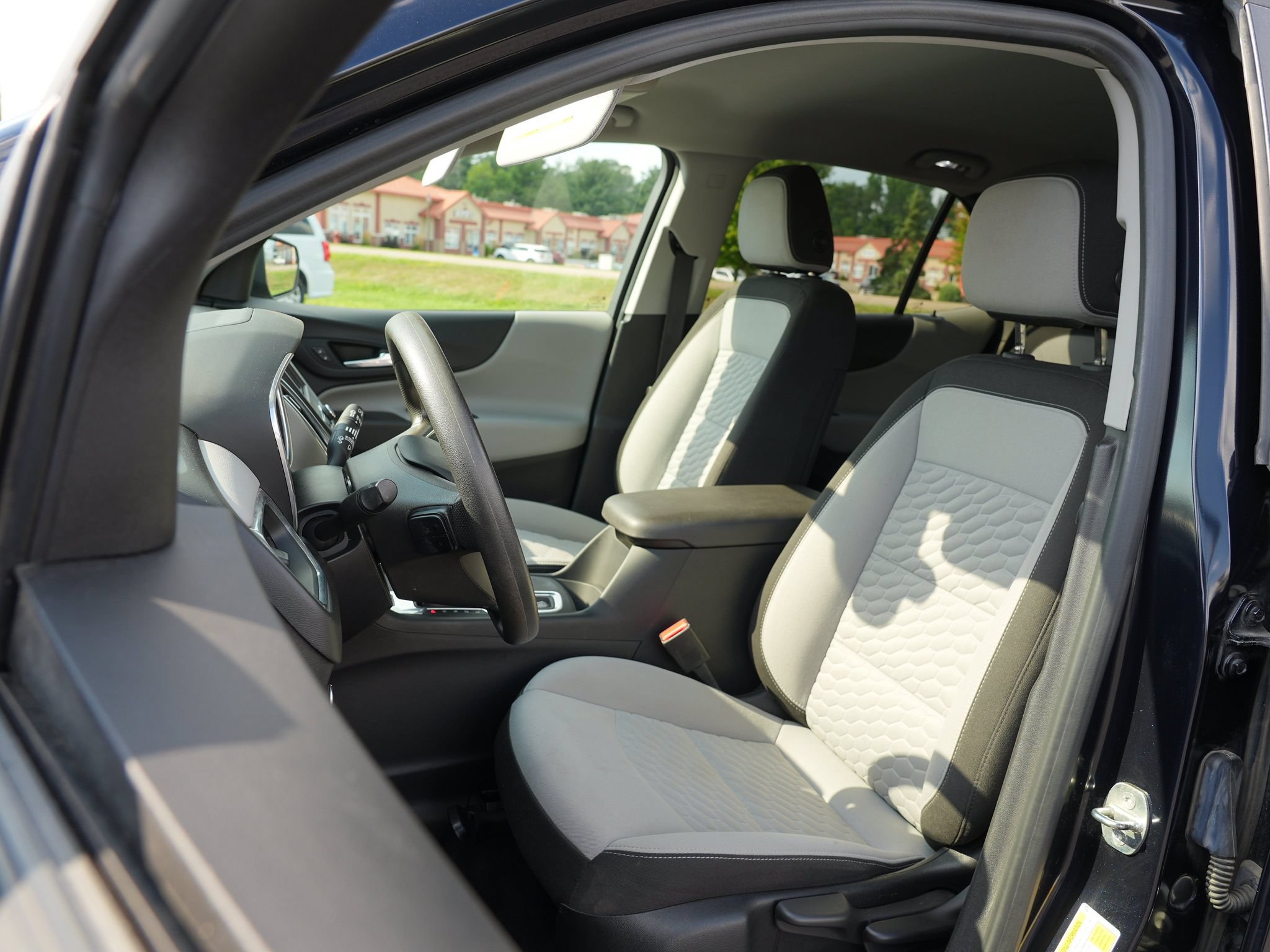 Used 2020 Chevrolet Equinox LS AWD/4WD image 11