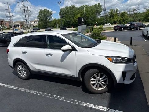 Used 2019 Kia Sorento AWD V6 image 5