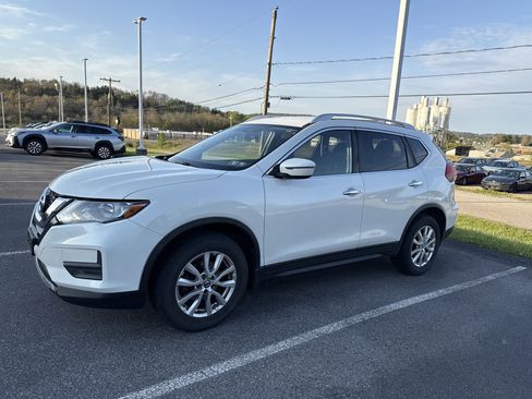 Used 2017 Nissan Rogue SV AWD/4WD image 7