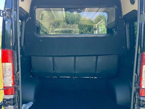 Used 2016 RAM ProMaster 2500 w/ Premium Appearance Group FWD image 11