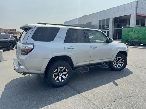 Used 2022 Toyota 4Runner TRD Off-Road AWD/4WD image 36