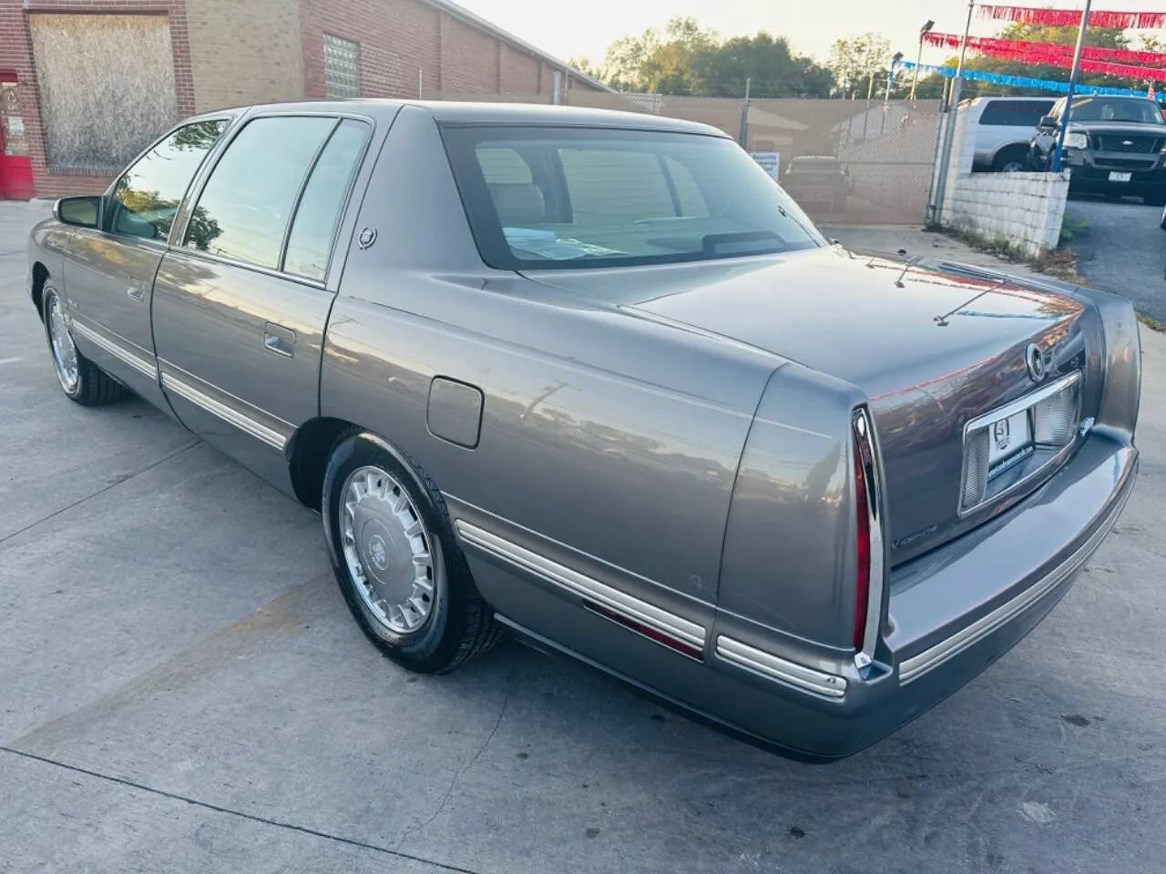 Used 1998 Cadillac De Ville FWD image 13