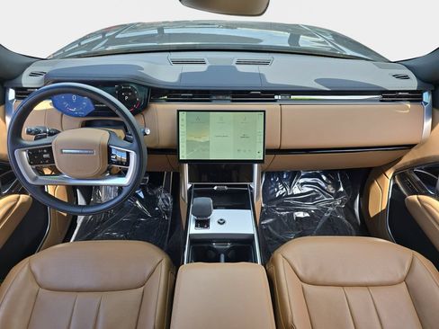 Used 2025 Land Rover Range Rover Long Wheelbase SE AWD/4WD image 9
