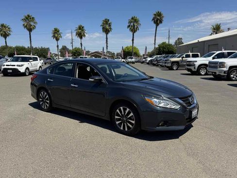 Used 2016 Nissan Altima 2.5 SL FWD image 11