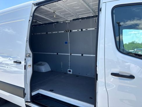 Used 2023 Mercedes-Benz Sprinter 3500 image 17