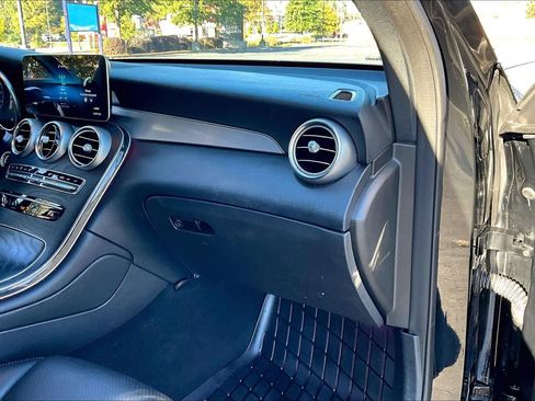 Used 2022 Mercedes-Benz GLC 300 image 18