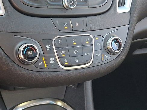 Used 2022 Chevrolet Malibu LT image 16