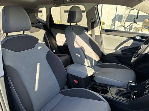 Used 2024 Volkswagen Taos SE image 10