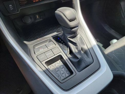 Used 2022 Toyota RAV4 XLE w/ Convenience Package FWD image 21