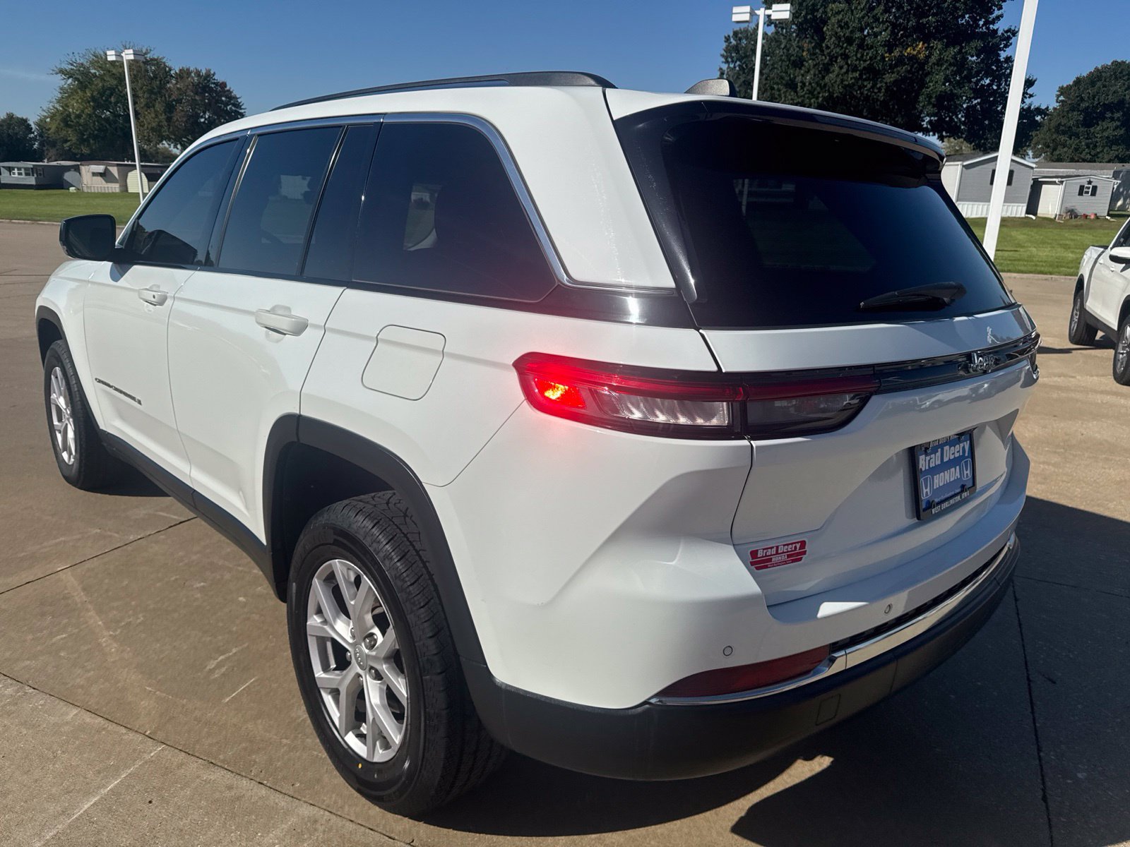 Used 2022 Jeep Grand Cherokee Limited AWD/4WD image 7