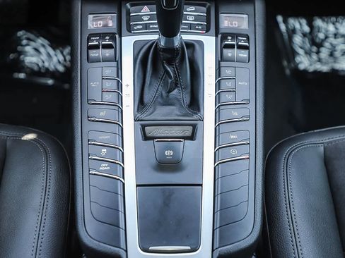 Used 2020 Porsche Macan AWD/4WD image 17