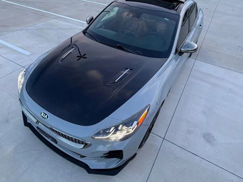 Used 2020 Kia Stinger GT1 RWD image 9