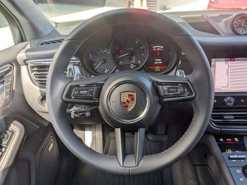 Certified 2026 Porsche Macan AWD/4WD image 15