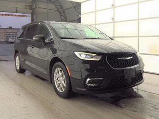 Used 2025 Chrysler Pacifica Select video 1