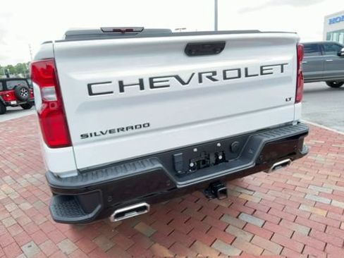 Used 2024 Chevrolet Silverado 1500 LT Trail Boss w/ LT Trail Boss Premium Package AWD/4WD image 8