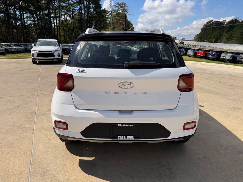 Certified 2025 Hyundai Venue Limited FWD image 4